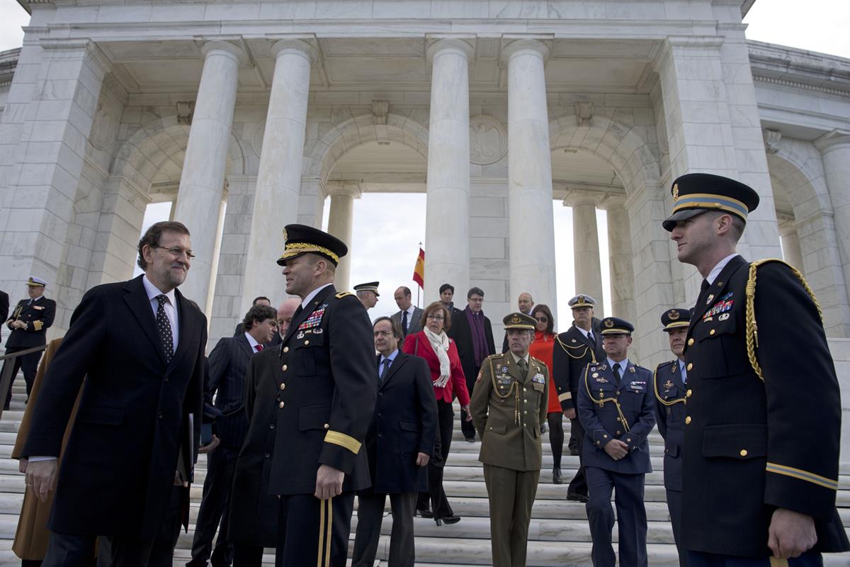 13/01/2014. Rajoy viaja a Estados Unidos en visita oficial. El presidente del Gobierno, Mariano Rajoy, durante su visita al Memorial erigido...