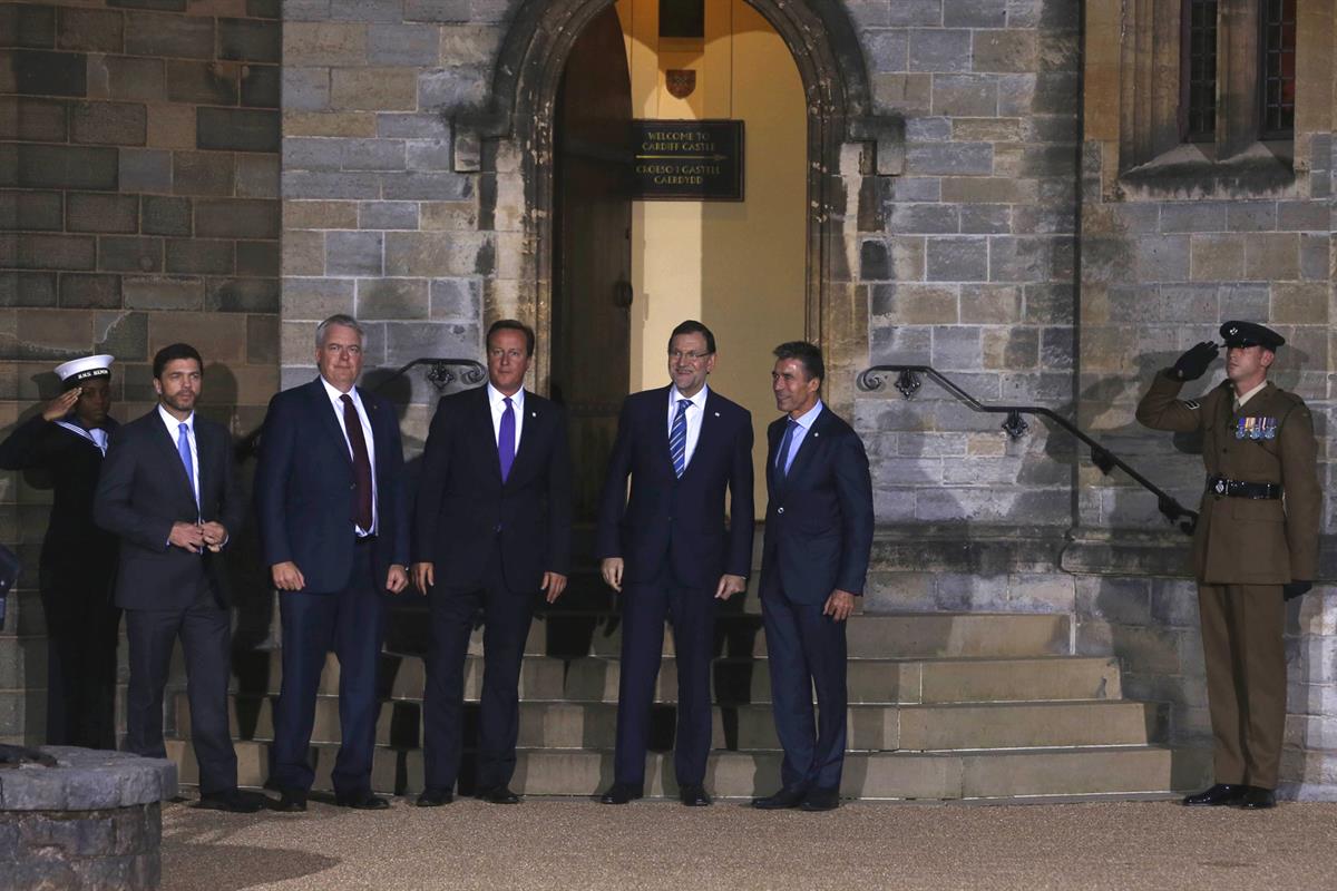 4/09/2014. Rajoy asiste a la Cumbre de la OTAN. El presidente del Gobierno, Mariano Rajoy, recibido por el secretario general de la OTAN, An...