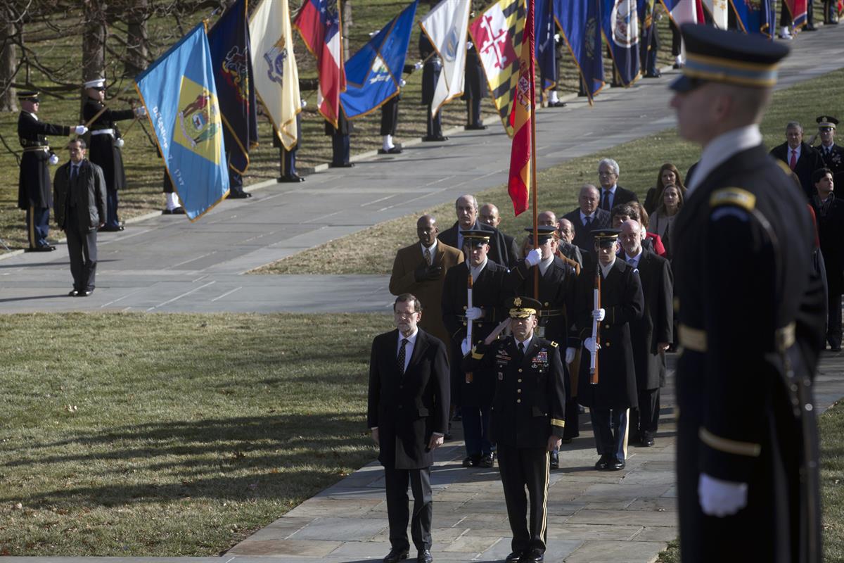 13/01/2014. Rajoy viaja a Estados Unidos en visita oficial. El presidente del Gobierno, Mariano Rajoy, durante el acto de ofrenda de una cor...