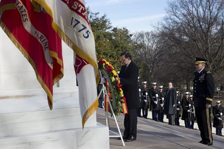 13/01/2014. Rajoy viaja a Estados Unidos en visita oficial. El presidente del Gobierno, Mariano Rajoy, durante el acto de ofrenda de una cor...