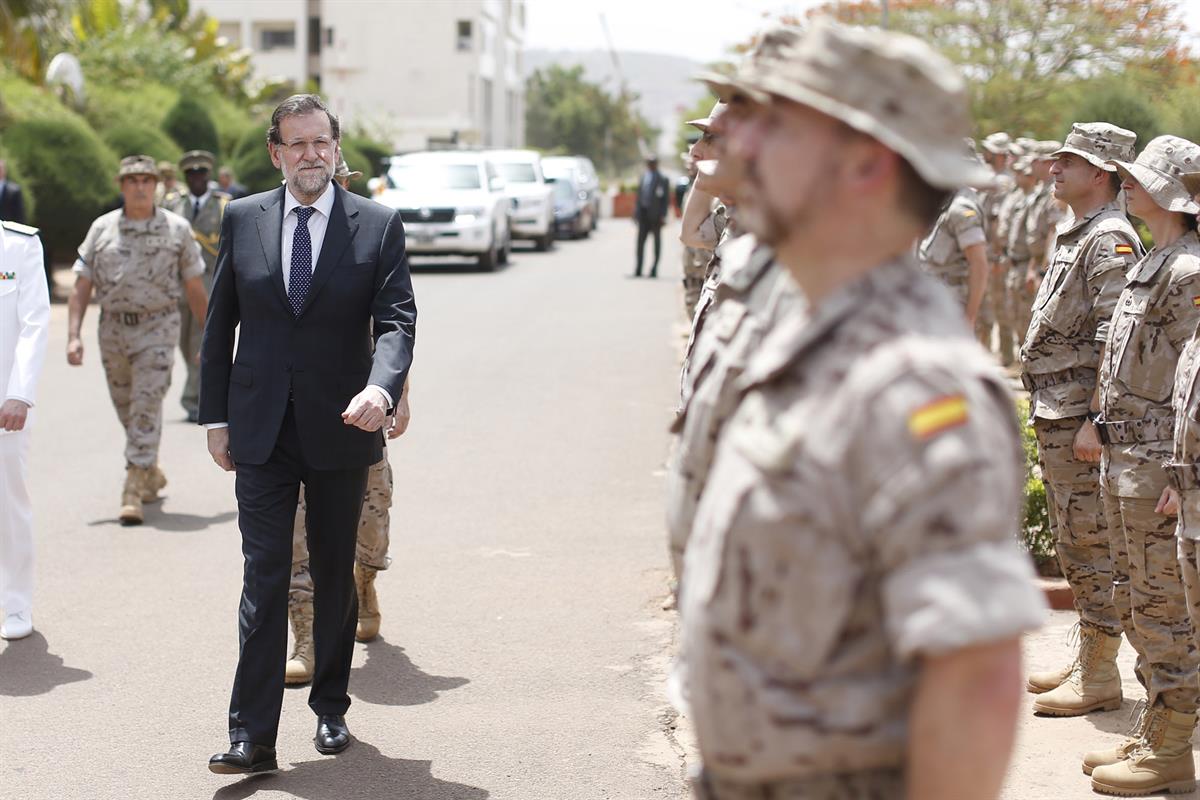 3/05/2015. El presidente del Gobierno visita a las tropas en Mali. El presidente del Gobierno, Mariano Rajoy, pasa revista a las tropas espa...