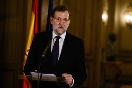11/01/2015. Rajoy en la Embajada de España en París. Encuentro del presidente del Gobierno, Mariano Rajoy, con los medios de comunicación en...