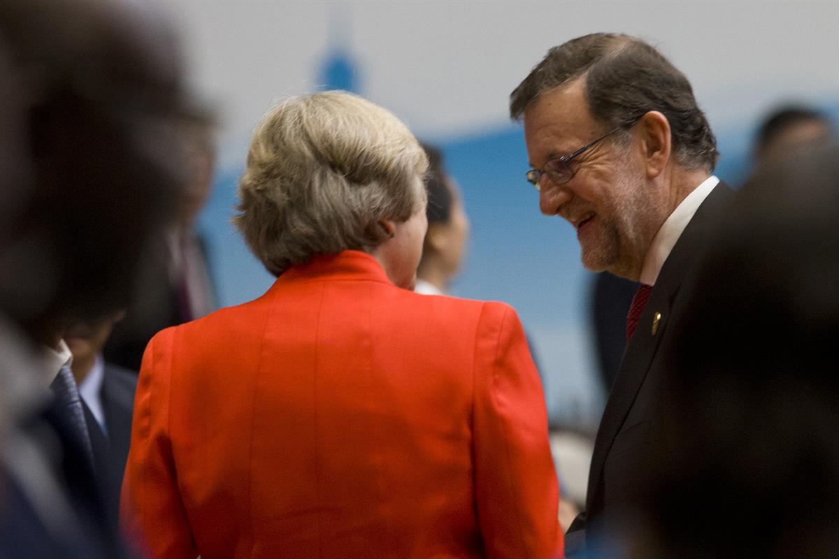 4/09/2016. Rajoy asiste a la Cumbre del G-20 en Hangzhou (China). El presidente del Gobierno en funciones, Mariano Rajoy, conversa con la pr...