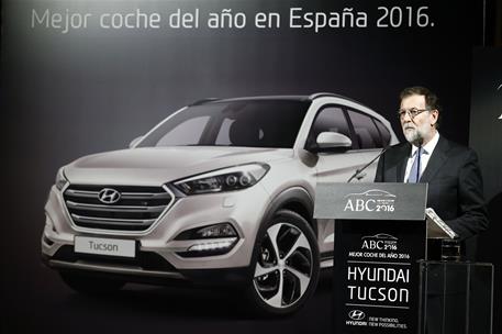 11/02/2016. Premio ABC Mejor Coche del Año 2016. El presidente del Gobierno, Mariano Rajoy, durante su intervención en el acto de entrega de...