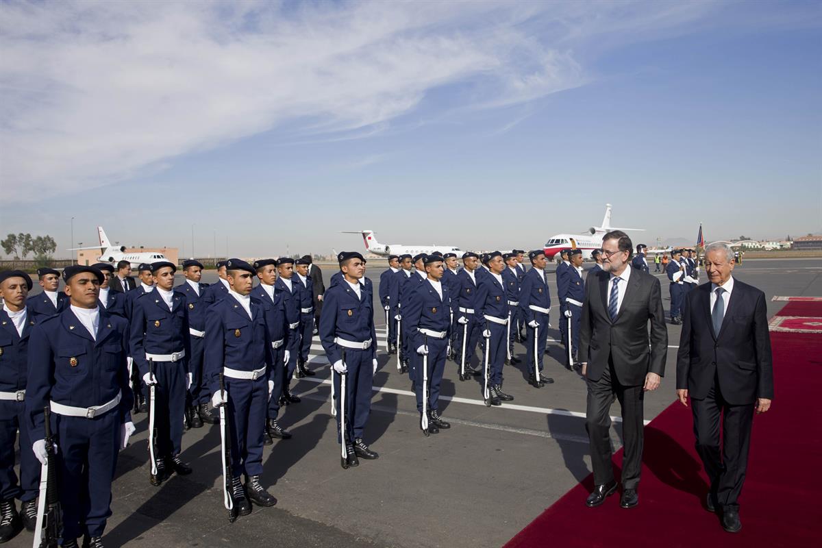 15/11/2016. Viaje de Mariano Rajoy a Marrakech. A su llegada al aeropuerto de Marrakech, el presidente del Gobierno, Mariano Rajoy, y el min...