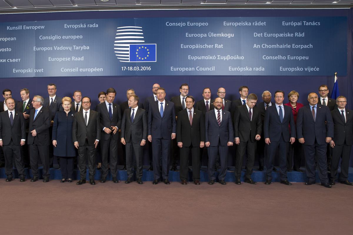 17/03/2016. Rajoy asiste al Consejo Europeo. Foto de familia de los jefes de Estado o de Gobierno asistentes a la reunión ordinaria del Cons...