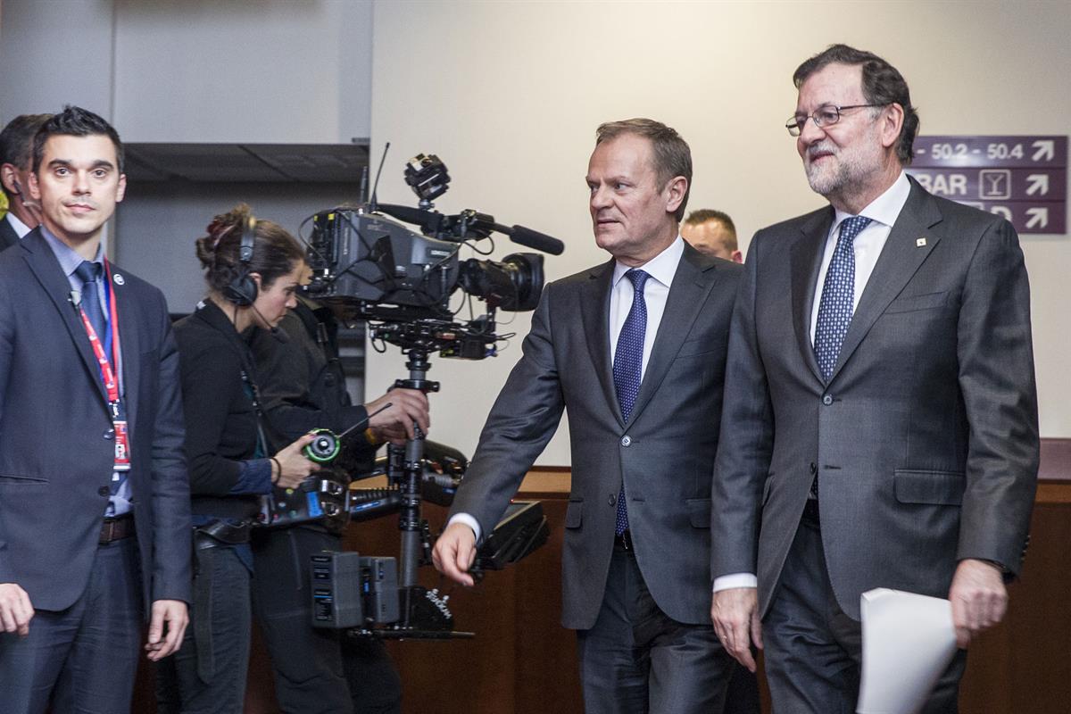 17/03/2016. Rajoy asiste al Consejo Europeo. El presidente del Gobierno en funciones, Mariano Rajoy, acompañado por el presidente del Consej...