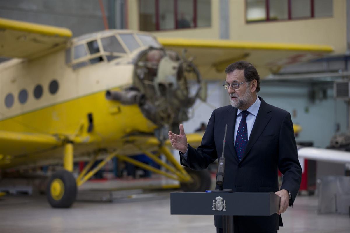 28/01/2016. Rajoy visita el CIFP "Profesor Raúl Vázquez" en Madrid. El presidente del Gobierno en funciones, Mariano Rajoy, durante su inter...