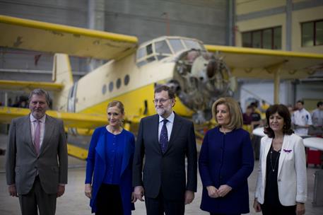 28/01/2016. Rajoy visita el CIFP "Profesor Raúl Vázquez" en Madrid. El presidente del Gobierno en funciones, Mariano Rajoy, junto a la Minis...