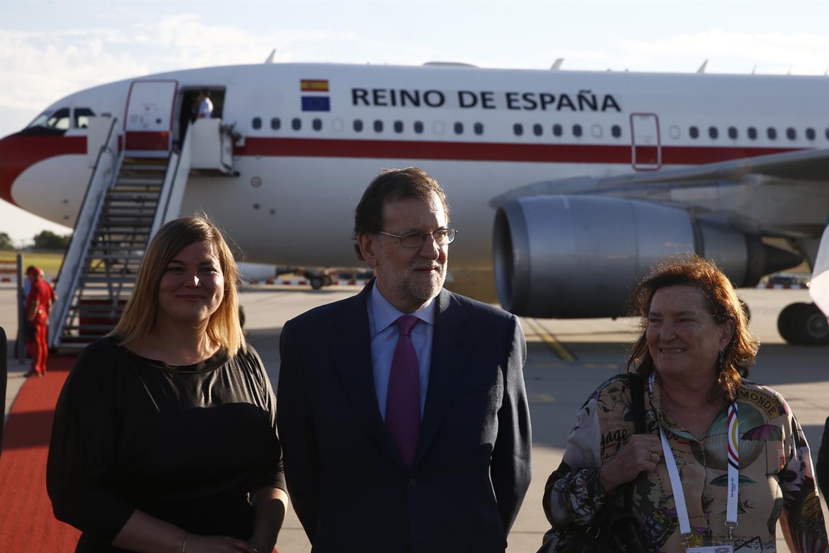 6/07/2017. Rajoy participa en la Cumbre del G-20. El presidente del Gobierno, Mariano Rajoy, a su llegada al aeropuerto Helmut Schmidt, en H...