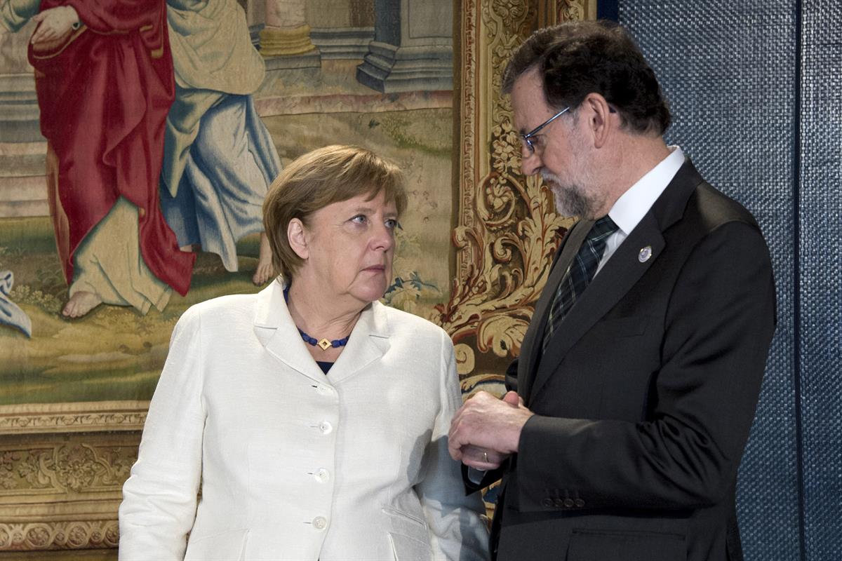 25/03/2017. Rajoy asiste al 60 aniversario de la UE. El presidente del Gobierno español, Mariano Rajoy, junto a la canciller alemana, Angela...