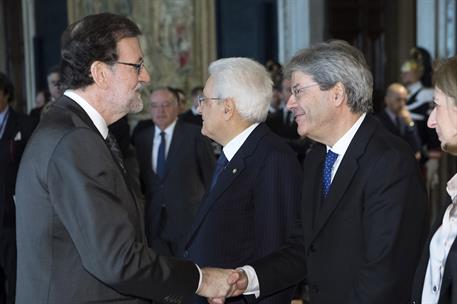 25/03/2017. Rajoy asiste al 60 aniversario de la UE. El presidente del Gobierno español, Mariano Rajoy, saluda al presidente del Consejo de ...