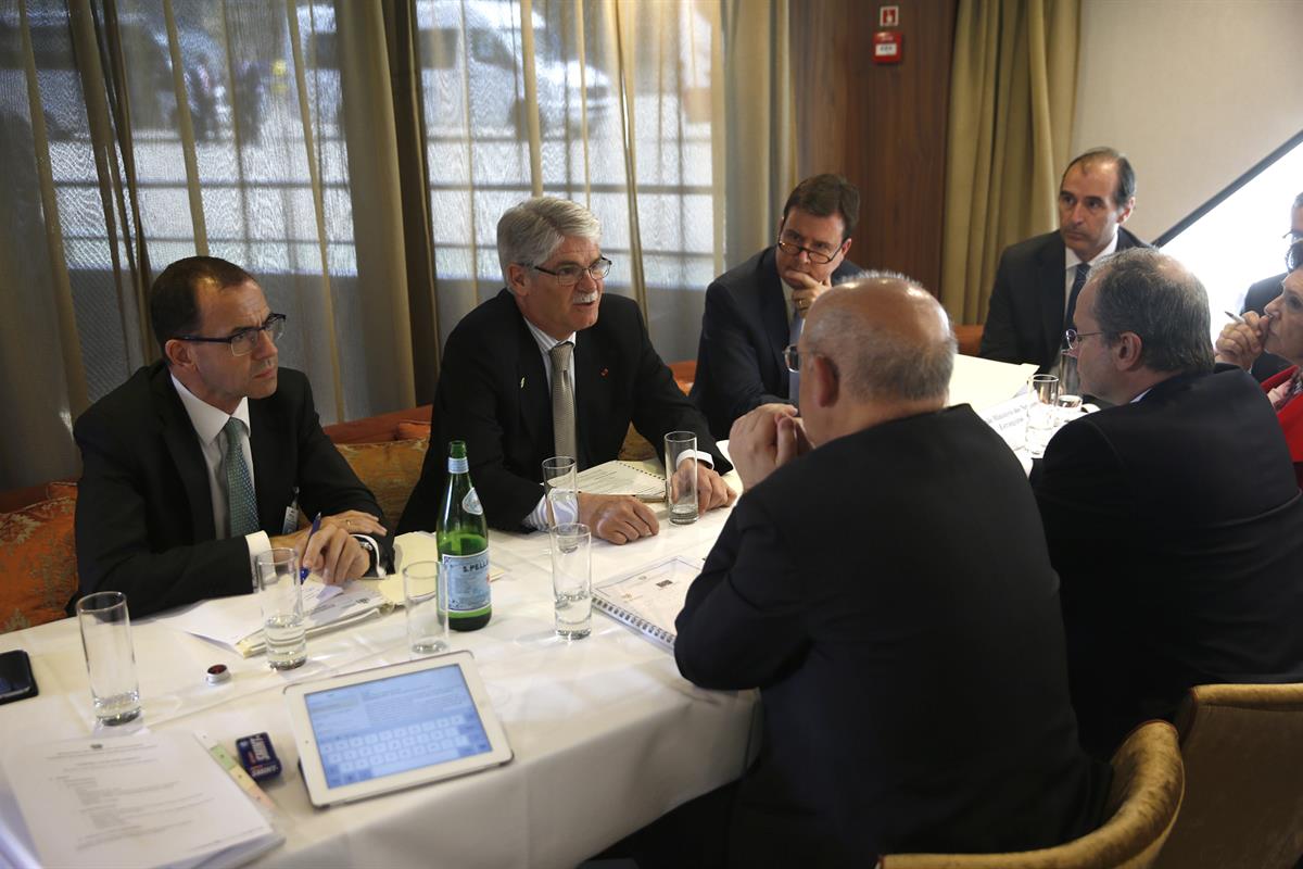 29/05/2017. XXIX Cumbre Luso-Española. El ministro de Asuntos Exteriores y de Cooperación, Alfonso Dastis, durante una reunión sectorial man...