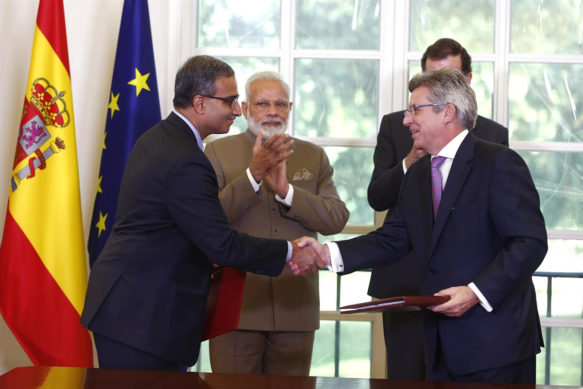 31/05/2017. Rajoy recibe al primer ministro de la India. Intercambio de Acuerdos y Tratados firmados por los Gobiernos de España y de la India.