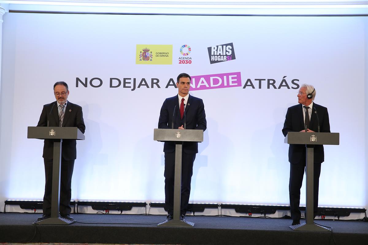 25/10/2018. Sánchez recibe a representantes de la Fundación RAIS. El presidente del Gobierno, Pedro Sánchez, el actor y activista, Richard G...