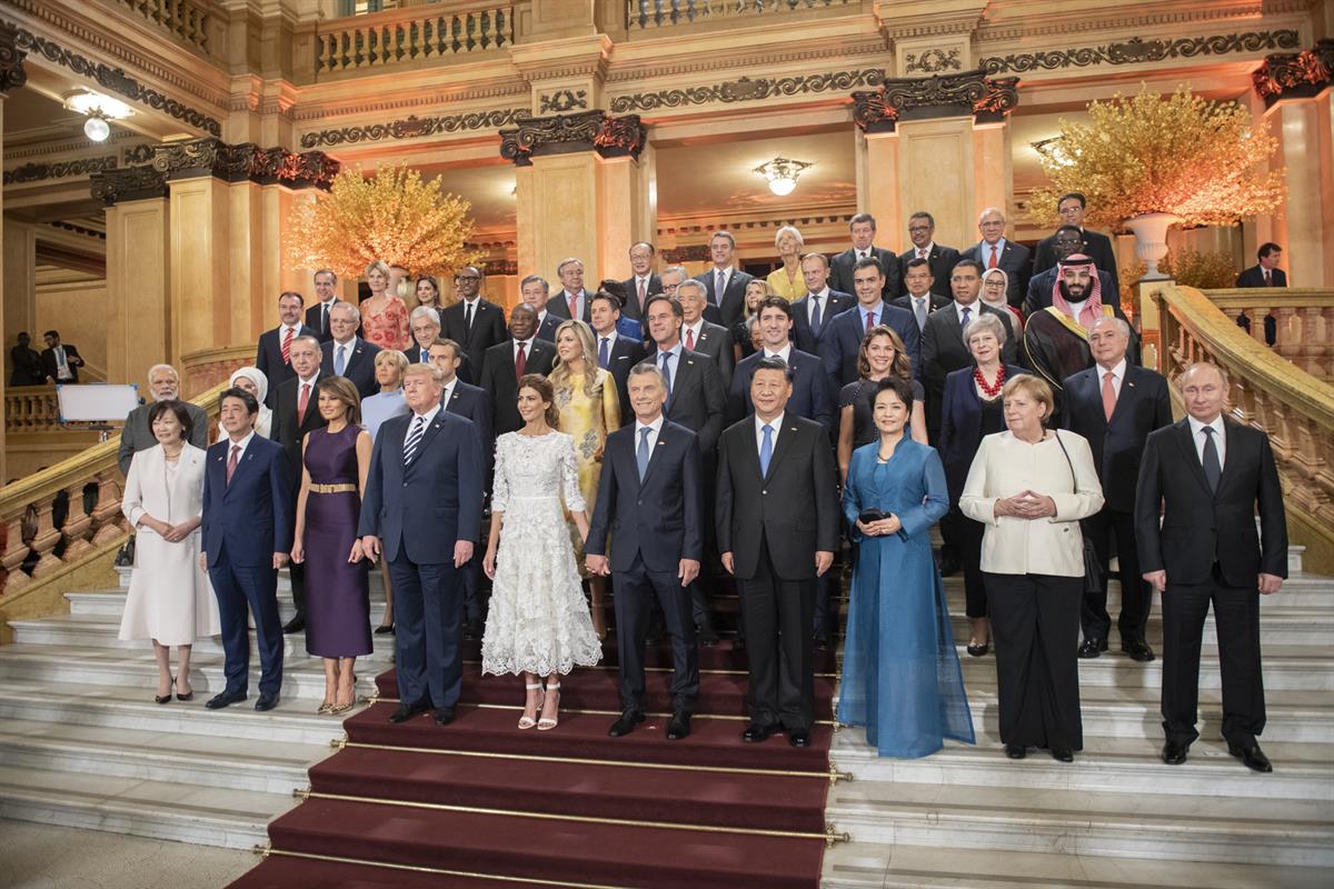 30/11/2018. Cumbre del G20. Primera jornada. Foto de familia de los mandatarios asistentes a la reunión del G20 a su llegada al Teatro Colón...