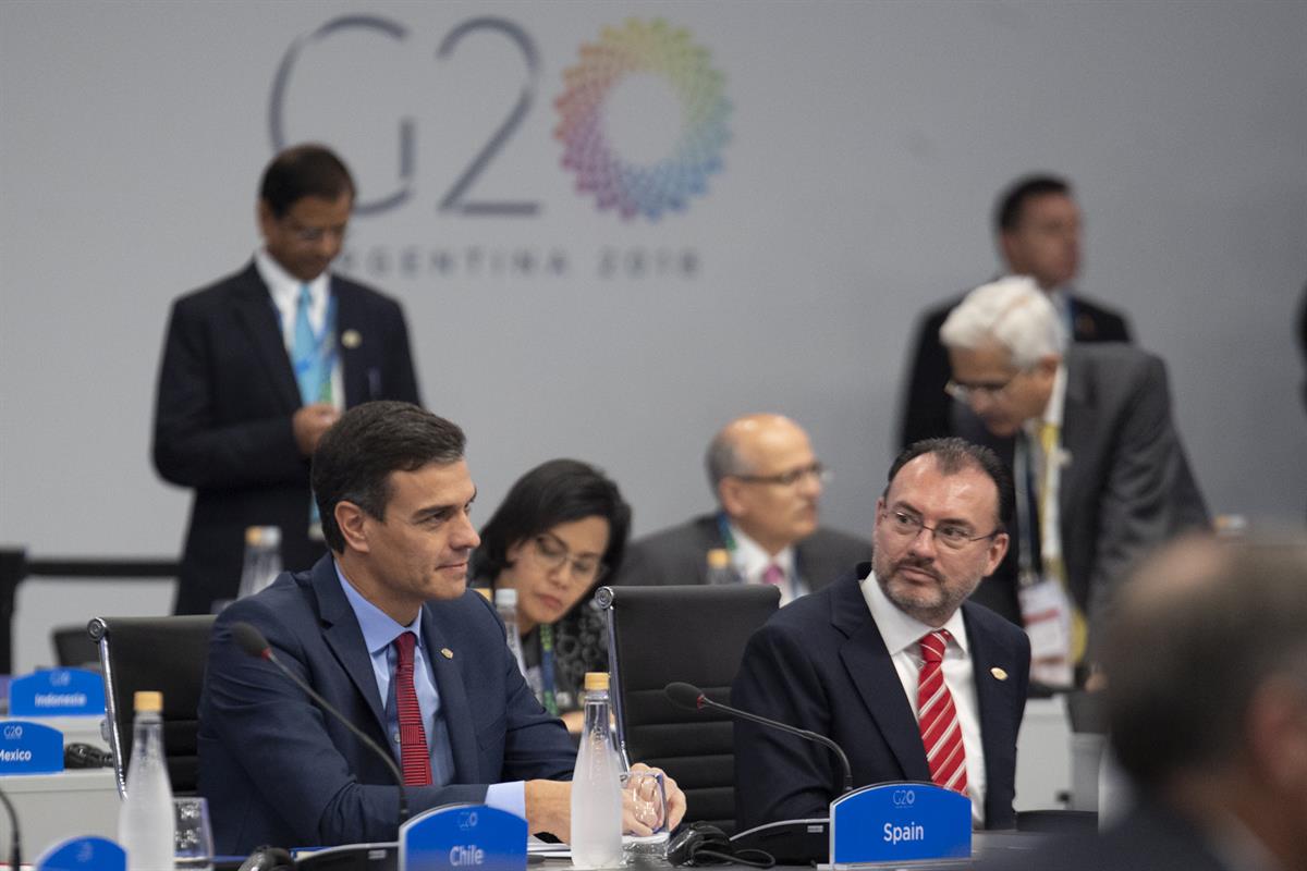 30/11/2018. Pedro Sánchez acude a la Cumbre del G-20. El presidente del Gobierno, Pedro Sánchez, durante una de las sesiones de trabajo de l...