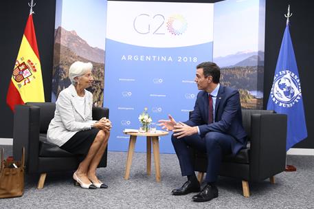 30/11/2018. Reunión Sánchez-Lagarde en la Cumbre del G20. El presidente del Gobierno, Pedro Sánchez, y la directora del Fondo Monetario Inte...