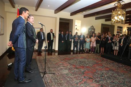 31/08/2018. Viaje de Pedro Sánchez a Latinoamérica: Costa Rica. El presidente del Gobierno, Pedro Sánchez, junto al embajador de España en C...