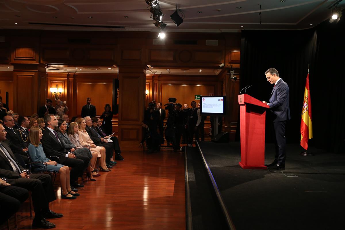 31/10/2018. Sánchez asiste a la lectura de la Constitución. El presidente del Gobierno, Pedro Sánchez, durante la lectura de la Constitución...