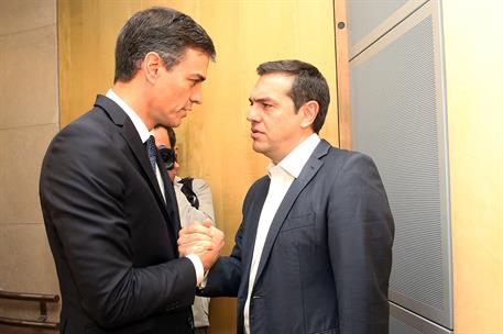 24/06/2018. Sánchez asiste a la reunión informal sobre asuntos de migración y asilo. El presidente del Gobierno, Pedro Sánchez, saluda al pr...