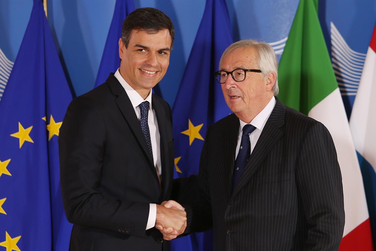 24/06/2018. Sánchez asiste a la reunión informal sobre asuntos de migración y asilo. El presidente del Gobierno, Pedro Sánchez, junto al pre...