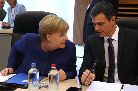 24/06/2018. Sánchez asiste a la reunión informal sobre asuntos de migración y asilo. El presidente del Gobierno, Pedro Sánchez, junto a la c...