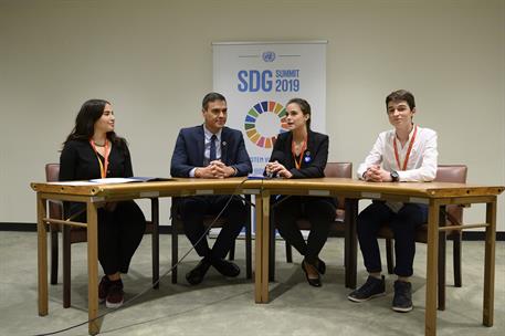 23/09/2019. Sánchez se reúne con jóvenes activistas españoles por el cambio climático. El presidente del Gobierno en funciones, Pedro Sánche...