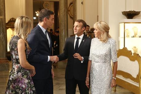 25/08/2019. Pedro Sánchez asiste a la cena de clausura del G7. Pedro Sánchez y su mujer Begoña Gómez, son recibidos por Emmanuelle Macron y ...