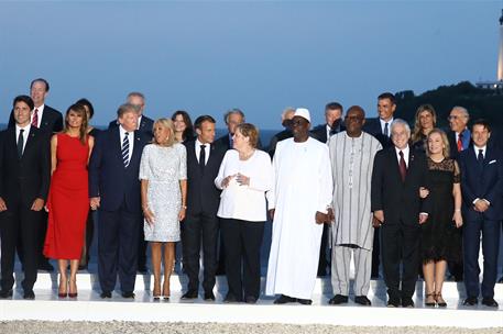 25/08/2019. Pedro Sánchez asiste a la cena de clausura del G7. Foto de familia previa a la cena de clausura de la reunión que los líderes de...