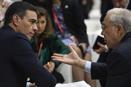 29/06/2019. Pedro Sánchez asiste a la Cumbre del G-20. El presidente del Gobierno en funciones, Pedro Sánchez, y el secretario general de la...