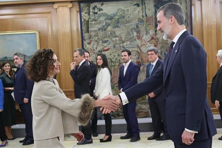 13/01/2020. Toma de posesión del Gobierno presidido por Pedro Sánchez. La ministra de Hacienda, María Jesús Montero Cuadrado, saluda al rey ...