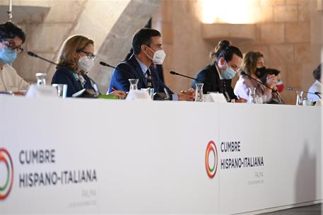 25/11/2020. Celebración de la XIX Cumbre hispano-italiana. El presidente del Gobierno, Pedro Sánchez, en un momento de la reunión plenaria d...