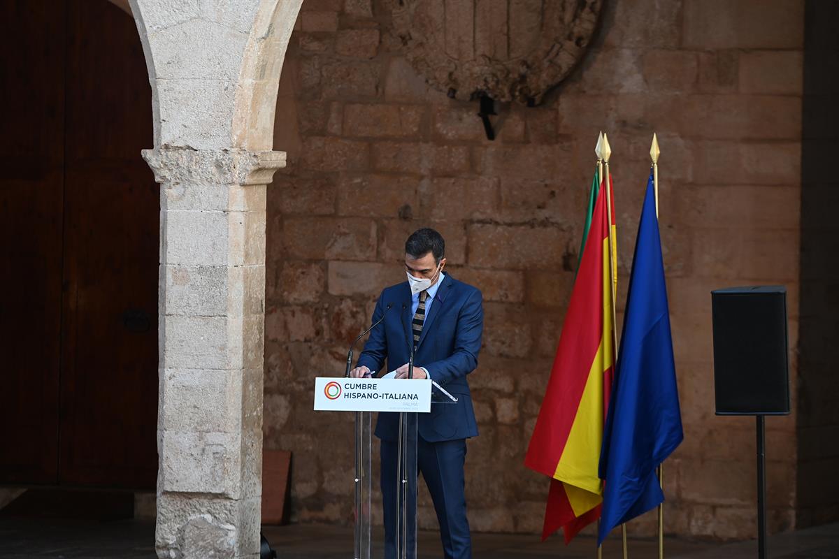25/11/2020. Celebración de la XIX Cumbre hispano-italiana. El presidente del Gobierno, Pedro Sánchez, durante la rueda de prensa que ha ofre...