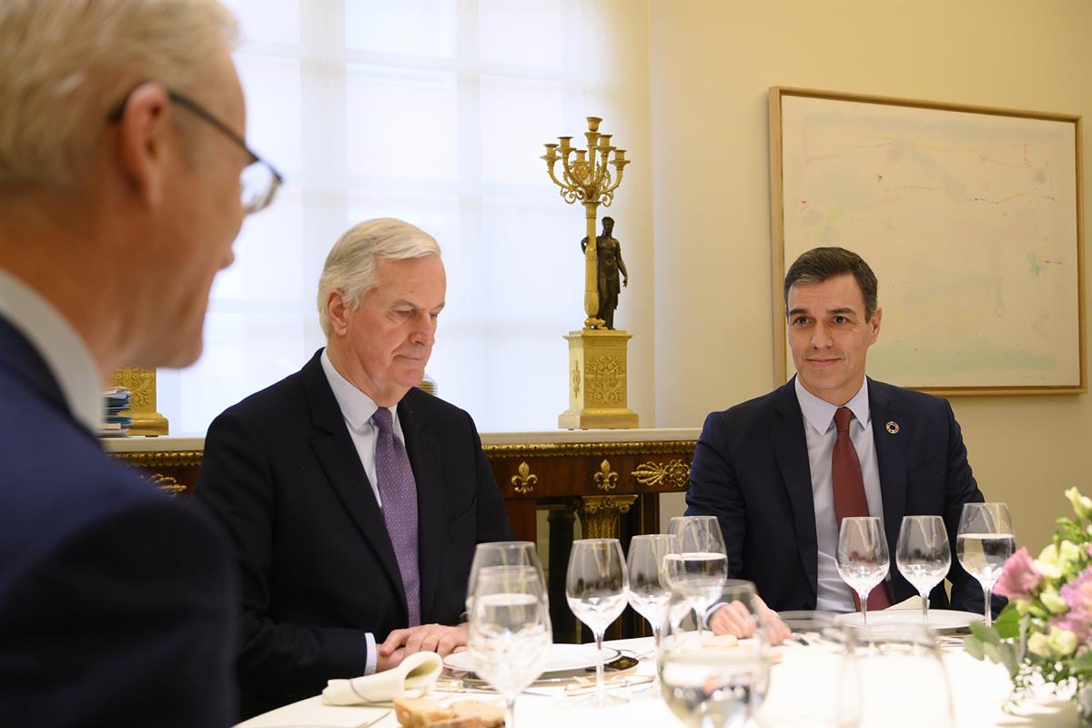 30/01/2020. El presidente recibe al negociador jefe de la Unión Europea para el Brexit. El presidente del Gobierno, Pedro Sánchez, junto al ...