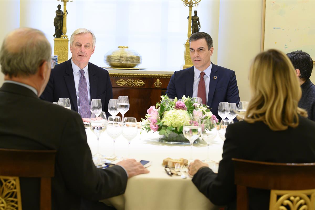 30/01/2020. El presidente recibe al negociador jefe de la Unión Europea para el Brexit. El presidente del Gobierno, Pedro Sánchez, junto al ...