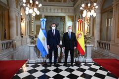 El presidente del Gobierno, Pedro Sánchez, con el presidente de la República Argentina, Alberto Fernández