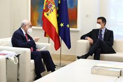 El presidente del Gobierno, Pedro Sánchez, y el secretario general de la OCDE, Ángel Gurría, en La Moncloa