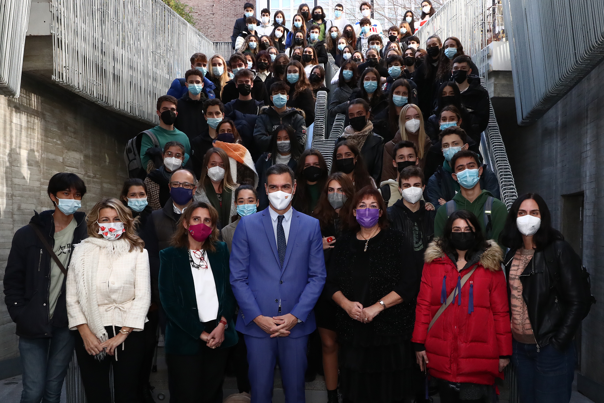 Pedro Sánchez, Yolanda Díaz y Teresa Ribera junto a los asistentes al acto