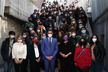 13/12/2021. Pedro Sánchez clausura la jornada 'Diálogos sobre el futuro. Construyendo la España que seremos'. Foto de familia del presidente...