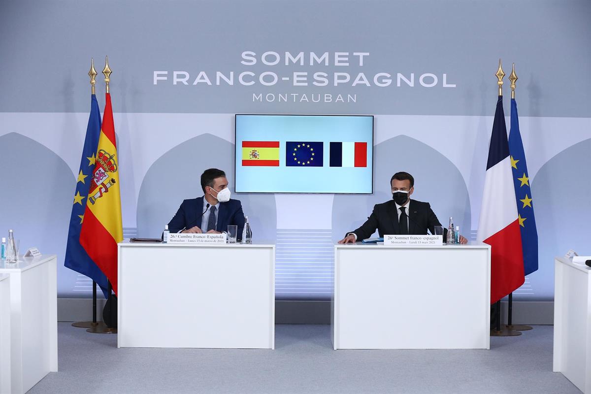 15/03/2021. Pedro Sánchez participa en la XXVI Cumbre Franco-Española. El presidente del Gobierno, Pedro Sánchez, y el presidente de la Repú...