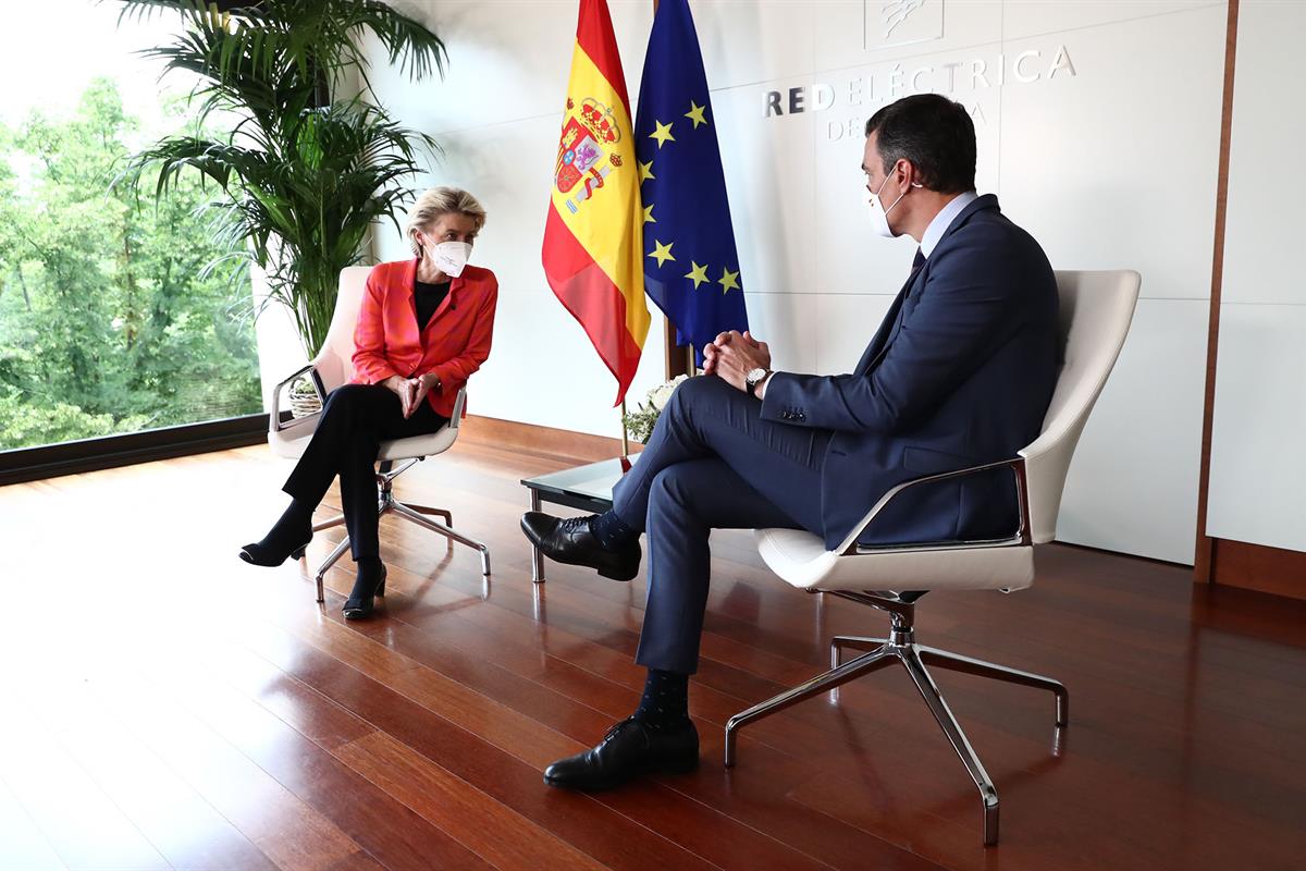 16/06/2021. Pedro Sánchez recibe a Ursula von der Leyen. El presidente del Gobierno, Pedro Sánchez, y la presidenta de la Comisión Europea, ...