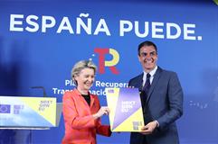 El presidente del Gobierno, Pedro Sánchez, y la presidenta de la Comisión Europea, Ursula von der Leyen