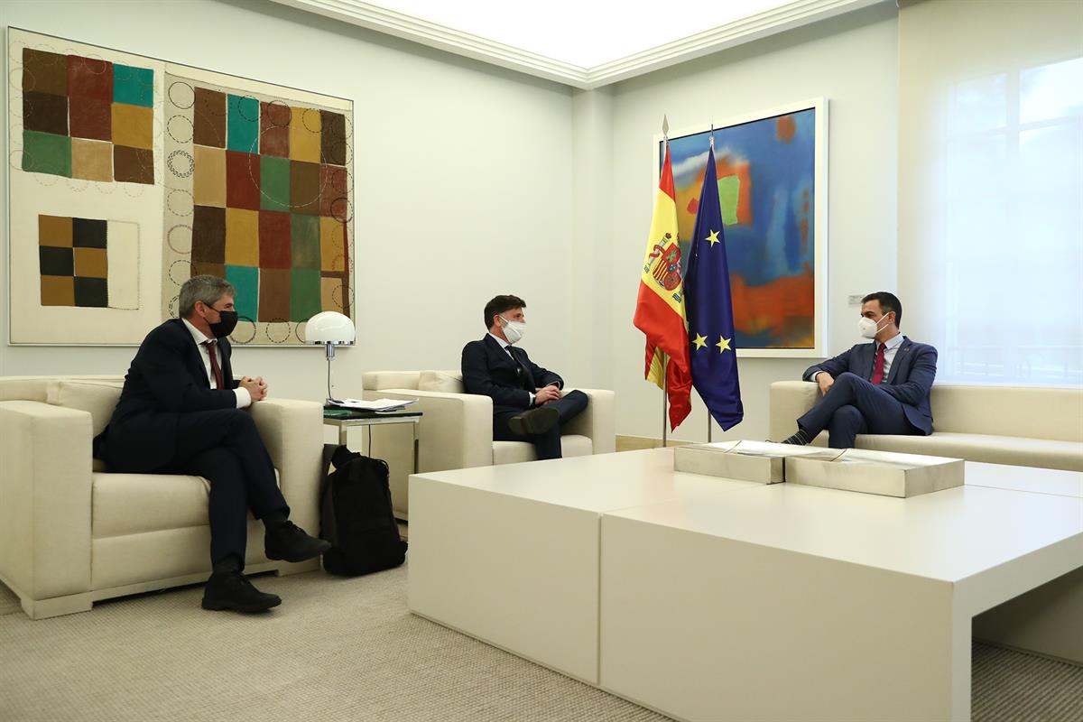 18/02/2021. Pedro Sánchez recibe al director general de Intermón Oxfam, Franc Cortada. El presidente del Gobierno, Pedro Sánchez, durante la...