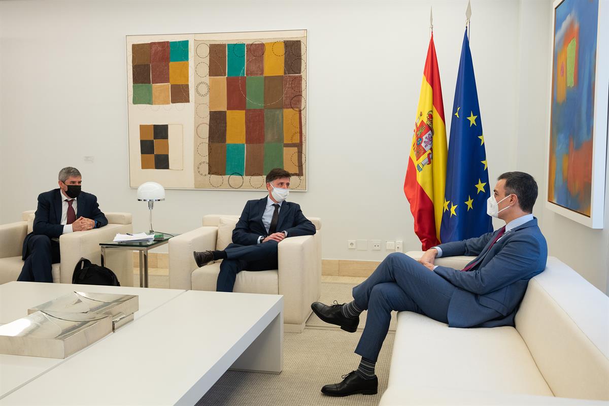 18/02/2021. Pedro Sánchez recibe al director general de Intermón Oxfam, Franc Cortada. El presidente del Gobierno, Pedro Sánchez, durante la...