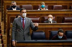 El presidente del Gobierno, Pedro Sánchez, durante su intervención en la sesión de control en el Congreso