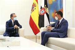 El presidente del Gobierno, Pedro Sánchez, durante su reunión con el presidente de Ceuta, Juan Jesús Vivas