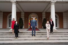 El presidente del Gobierno, Pedro Sánchez, y las vicepresidentas Carmen Calvo, Nadia Calviño, Teresa Ribera y Yolanda Díaz