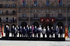 Foto de presidente del Gobierno, Pedro Sánchez, y presidentes y presidentas de comunidades autónomas asistentes a la Conferencia