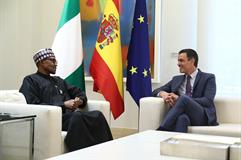 Los presidentes español y nigeriano, Pedro Sánchez y Muhammadu Buhari, durante su reunión